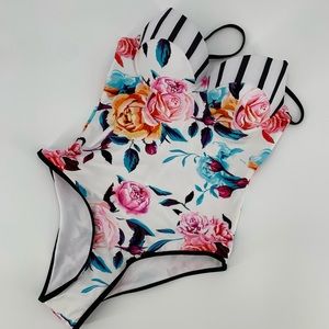 NWT Cupshe One Piece Swim Suit Floral Molded Cups size Medium